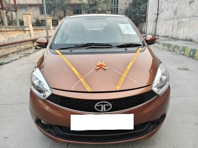 Second-hand 2018 Tata Tigor 1.2 Revotron XT for sale in Noida-4