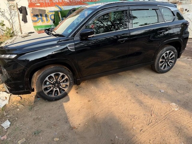 Second-hand 2024 Maruti Suzuki Grand Vitara Zeta for sale in Chattarpur-5