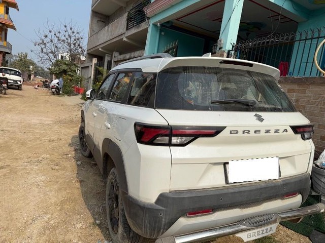 Second-hand 2023 Maruti Suzuki Brezza Zxi for sale in Raebareli-3