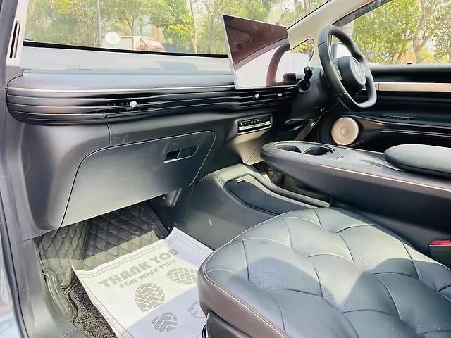 Second-hand 2024 MG Windsor EV Essence for sale in Mumbai-6