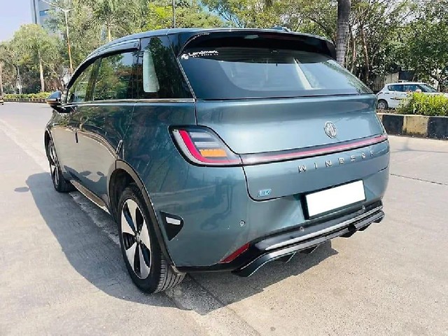 Second-hand 2024 MG Windsor EV Essence for sale in Mumbai-11