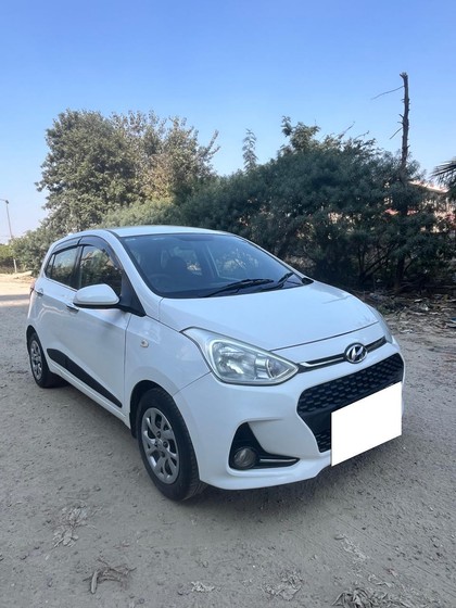 Second-hand 2017 Hyundai Grand i10 Sportz for sale in New Delhi