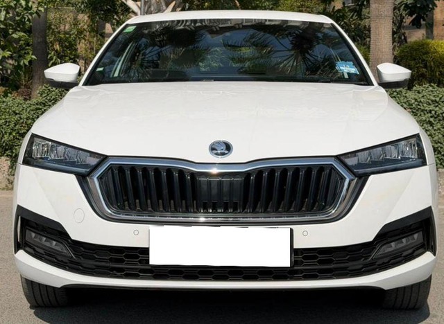 Second-hand 2022 Skoda Octavia Style for sale in New Delhi-3