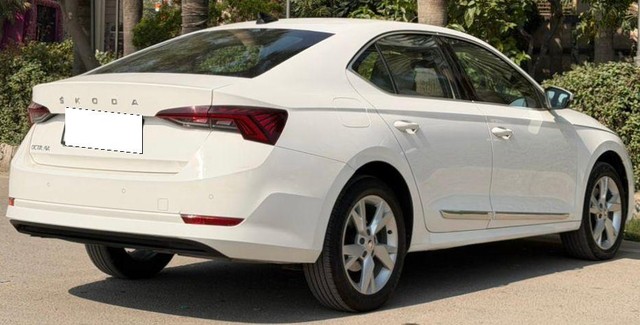 Second-hand 2022 Skoda Octavia Style for sale in New Delhi-8