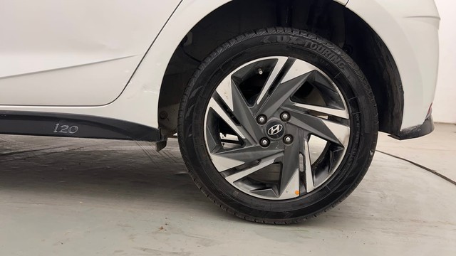 Second-hand 2020 Hyundai i20 Asta Turbo DCT for sale in Chandigarh-19