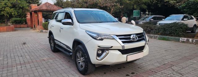 Second-hand 2023 Toyota Fortuner 4X2 Diesel AT for sale in New Delhi