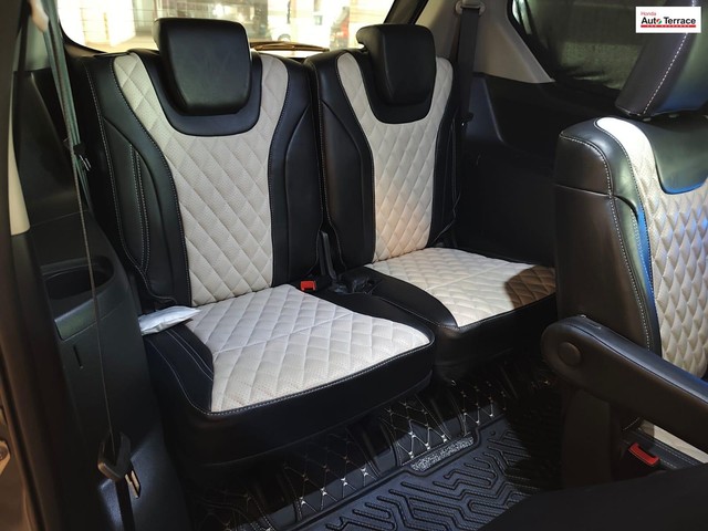 Second-hand 2023 Maruti Suzuki XL6 Alpha for sale in Mumbai-11