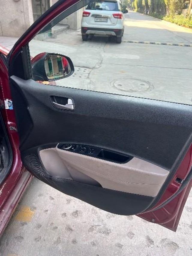 Second-hand 2016 Hyundai Grand i10 Sportz for sale in Gautam Buddha Nagar-7