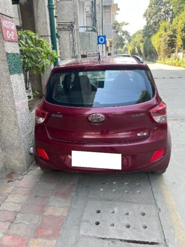 Second-hand 2016 Hyundai Grand i10 Sportz for sale in Gautam Buddha Nagar-3