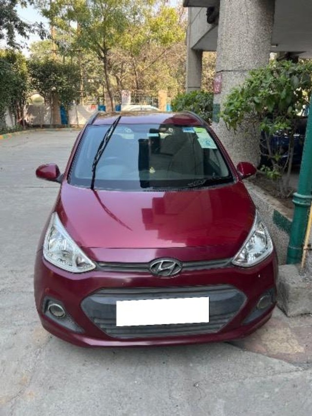 Second-hand 2016 Hyundai Grand i10 Sportz for sale in Gautam Buddha Nagar-5