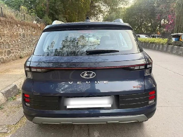 Second-hand 2024 Hyundai Venue S Opt Turbo DCT for sale in Mumbai-3