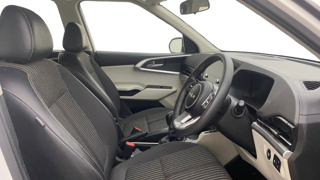 Second-hand 2022 Kia Carens Luxury Plus Diesel AT 6 STR BSVI for sale in Bangalore-15