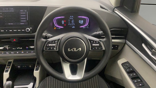Second-hand 2022 Kia Carens Luxury Plus Diesel AT 6 STR BSVI for sale in Bangalore-12