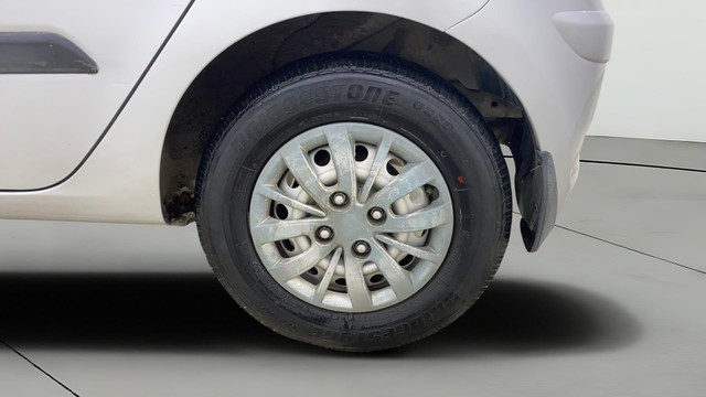 Hyundai i10 Magna 1.1L Second-hand 2014 Hyundai i10 Magna 1.1L for sale in Ahmedabad-26