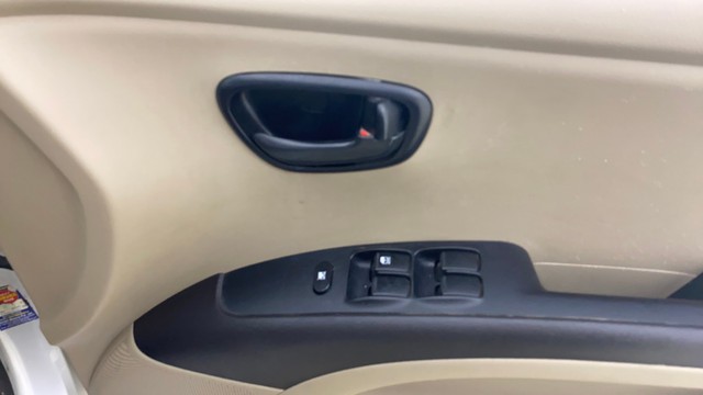 Hyundai i10 Magna 1.1L Second-hand 2014 Hyundai i10 Magna 1.1L for sale in Ahmedabad-17