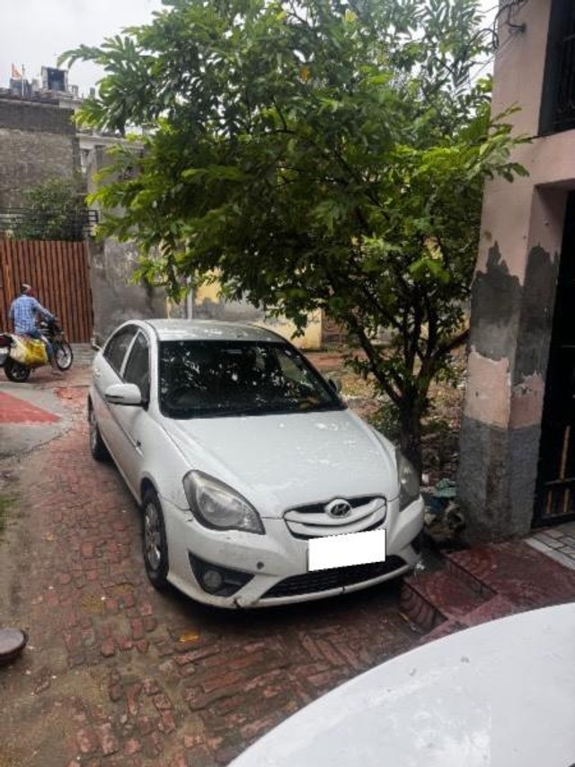 Second-hand 2011 Hyundai Verna Transform VGT CRDi for sale in Mohali-3