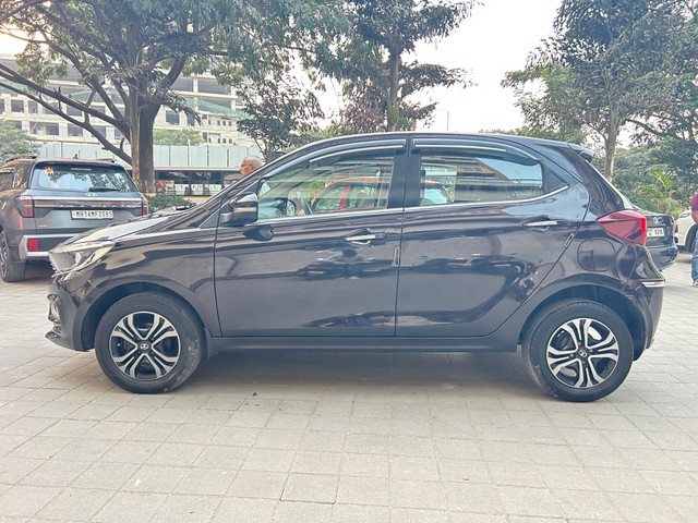 Second-hand 2022 Tata Tiago XZ Plus CNG BSVI for sale in Pune-6