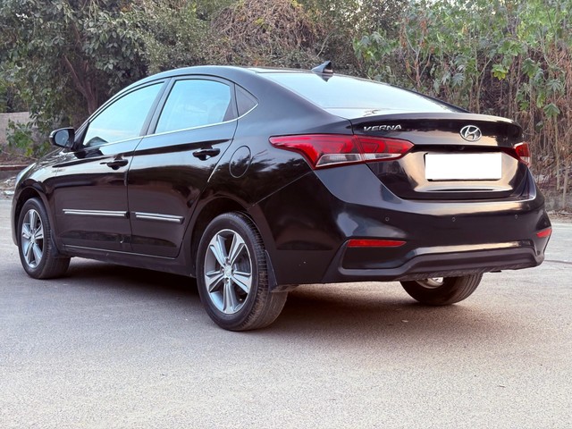 Second-hand 2018 Hyundai Verna VTVT 1.6 SX for sale in New Delhi-8