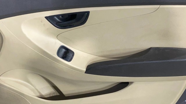 Second-hand 2018 Hyundai EON Magna Plus for sale in Kolkata-4