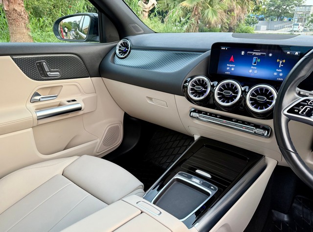 Second-hand 2024 Mercedes-Benz GLA 200 for sale in New Delhi-18