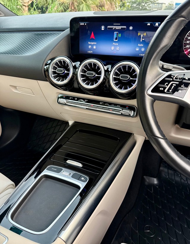 Second-hand 2024 Mercedes-Benz GLA 200 for sale in New Delhi-16