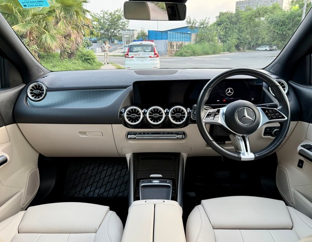 Second-hand 2024 Mercedes-Benz GLA 200 for sale in New Delhi-17