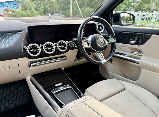 Second-hand 2024 Mercedes-Benz GLA 200 for sale in New Delhi-12