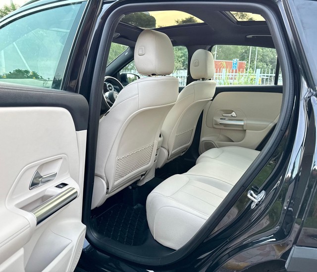 Second-hand 2024 Mercedes-Benz GLA 200 for sale in New Delhi-7