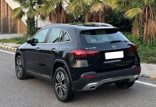 Second-hand 2024 Mercedes-Benz GLA 200 for sale in New Delhi-8