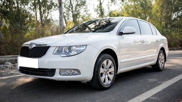 Second-hand 2014 Skoda Superb Elegance 1.8 TSI AT for sale in New Delhi-2