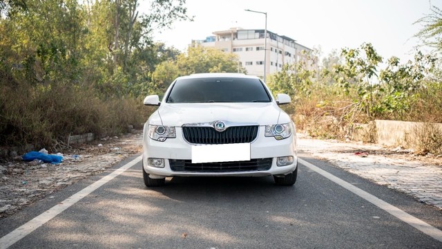 Second-hand 2014 Skoda Superb Elegance 1.8 TSI AT for sale in New Delhi-6