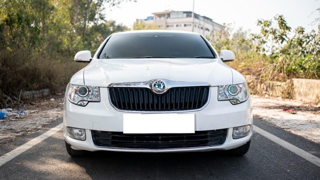 Second-hand 2014 Skoda Superb Elegance 1.8 TSI AT for sale in New Delhi-3