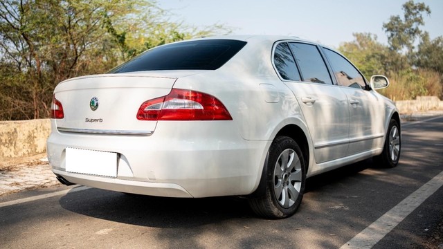 Second-hand 2014 Skoda Superb Elegance 1.8 TSI AT for sale in New Delhi-11
