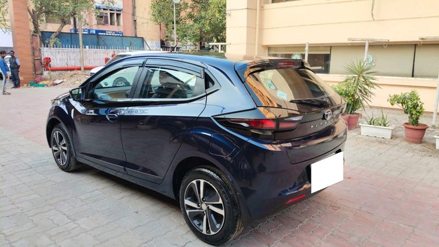 Second-hand 2023 Tata Altroz XZ CNG for sale in New Delhi-2