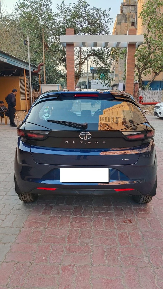 Second-hand 2023 Tata Altroz XZ CNG for sale in New Delhi-1