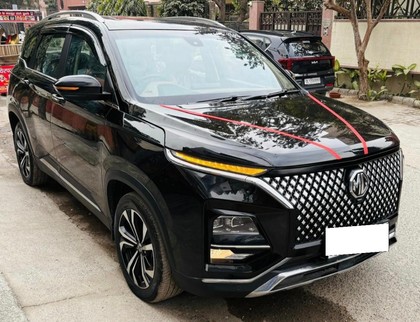 Second-hand 2023 MG Hector Plus 1.5 Turbo Savvy Pro CVT 7 Str BSVI for sale in New Delhi