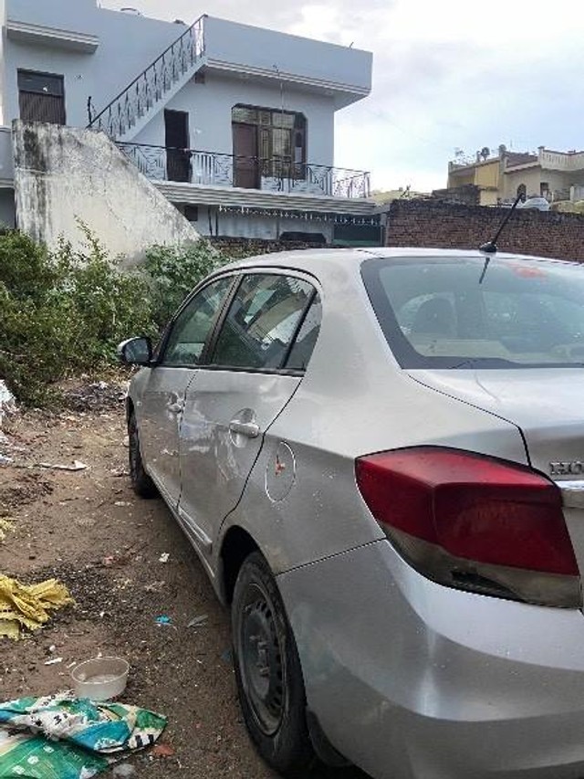 Honda Amaze Anniversary Edition Second-hand 2015 Honda Amaze Anniversary Edition for sale in Zirakpur-3