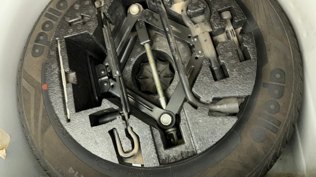 Second-hand 2015 Volkswagen Polo Petrol Comfortline 1.2L for sale in Ahmedabad-21