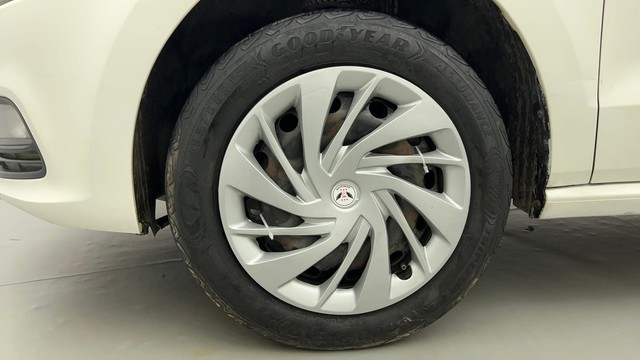 Second-hand 2015 Volkswagen Polo Petrol Comfortline 1.2L for sale in Ahmedabad-20