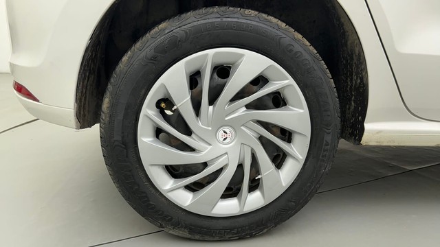 Second-hand 2015 Volkswagen Polo Petrol Comfortline 1.2L for sale in Ahmedabad-18