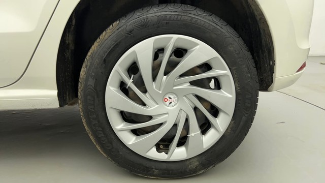 Second-hand 2015 Volkswagen Polo Petrol Comfortline 1.2L for sale in Ahmedabad-19