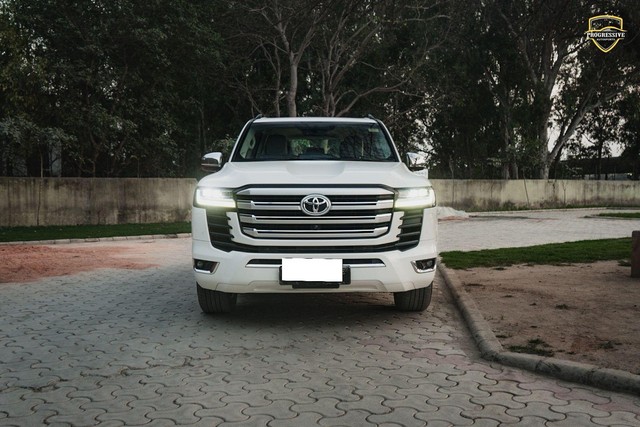 Second-hand 2023 Toyota Land Cruiser 300 ZX for sale in New Delhi-2