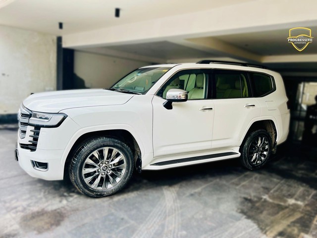 Second-hand 2023 Toyota Land Cruiser 300 ZX for sale in New Delhi-4