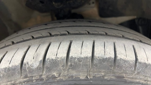 Second-hand 2015 Ford Figo Petrol ZXI for sale in Pune-39