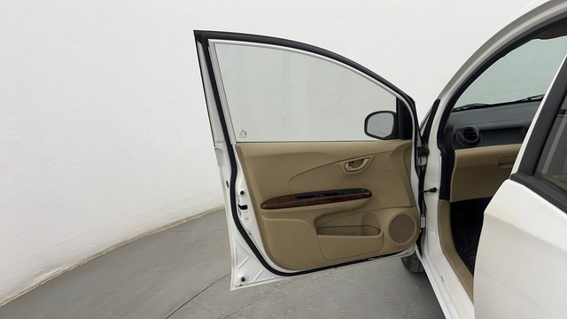 Second-hand 2015 Ford Figo Petrol ZXI for sale in Pune-25