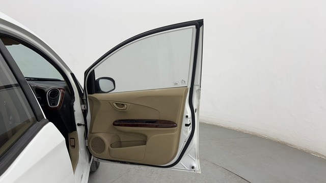 Second-hand 2015 Ford Figo Petrol ZXI for sale in Pune-16