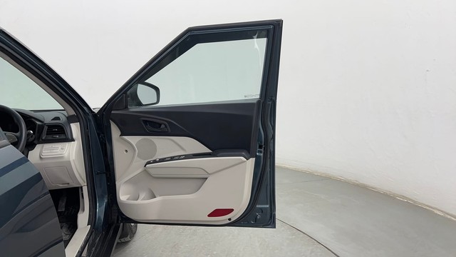 Second-hand 2023 Mahindra XUV300 W6 Diesel for sale in Pune-16