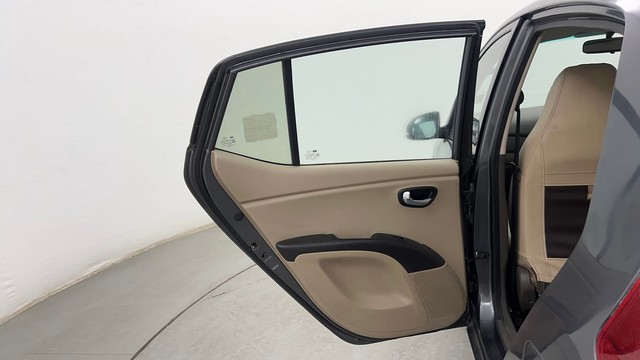 Second-hand 2011 Hyundai i10 Magna 1.2 for sale in Pune-30