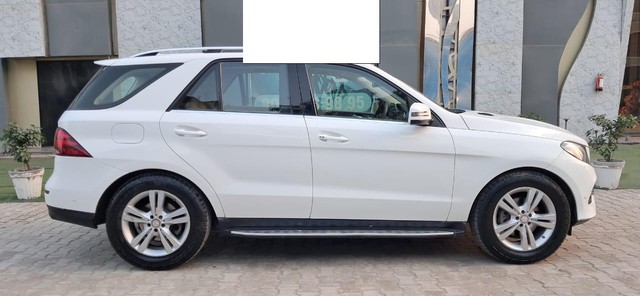 Second-hand 2017 Mercedes-Benz GLE 350d for sale in New Delhi-12