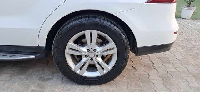 Second-hand 2017 Mercedes-Benz GLE 350d for sale in New Delhi-19